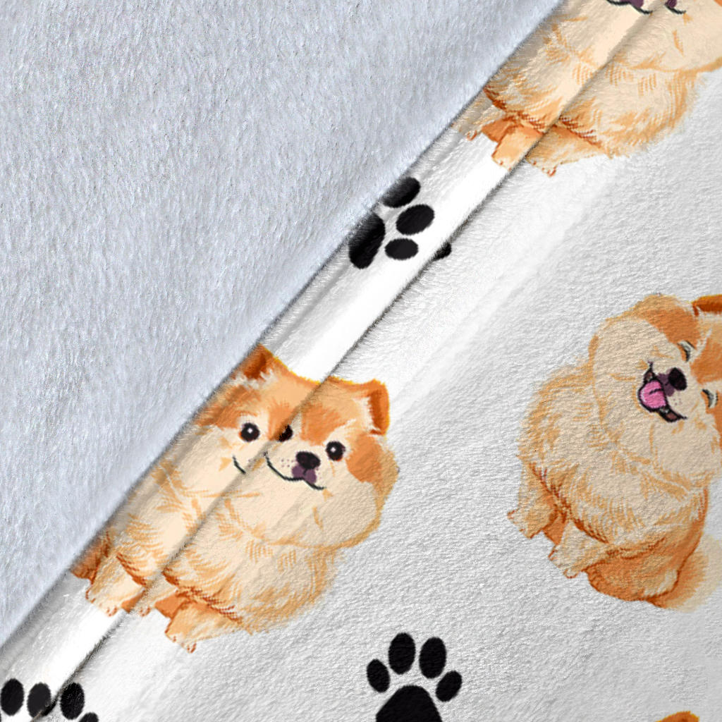 Pomeranian Paw Blanket