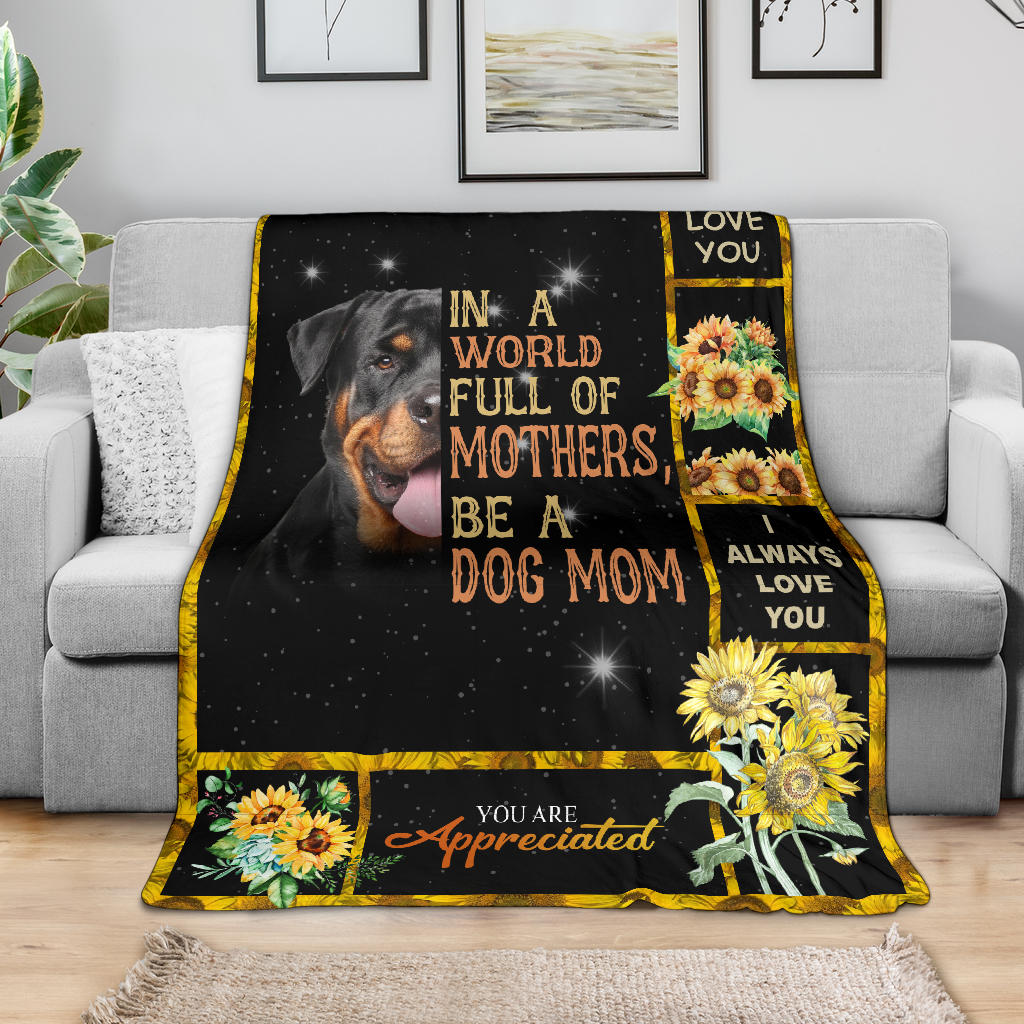 Rottweiler-A Dog Mom Blanket