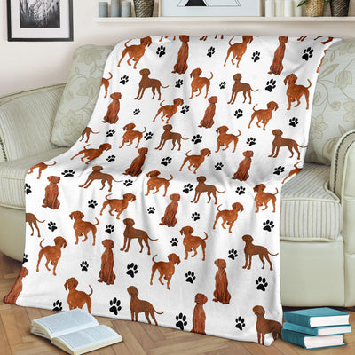 Vizsla Paw Blanket