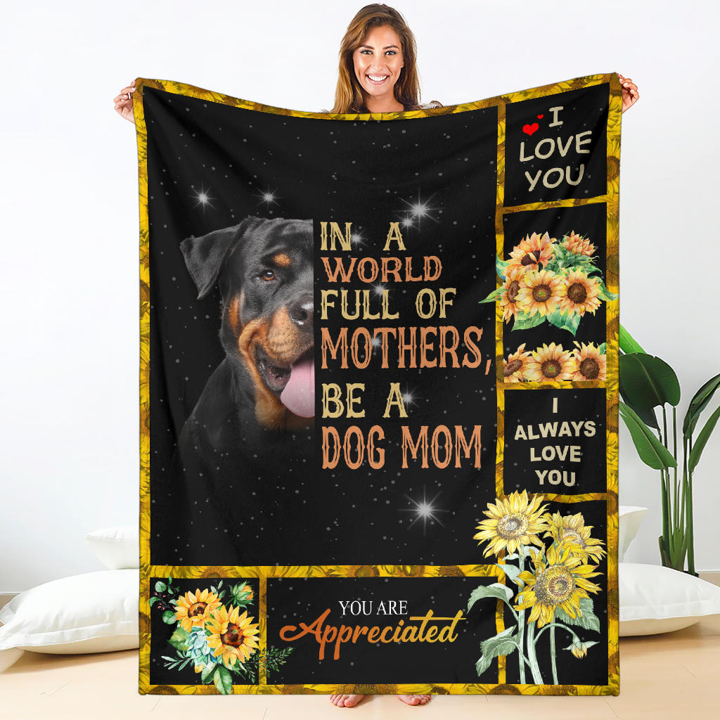 Rottweiler-A Dog Mom Blanket